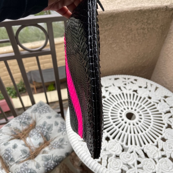 Authentic Chanel O Case w/ Neon Pink Stripe - Picture 5 of 8